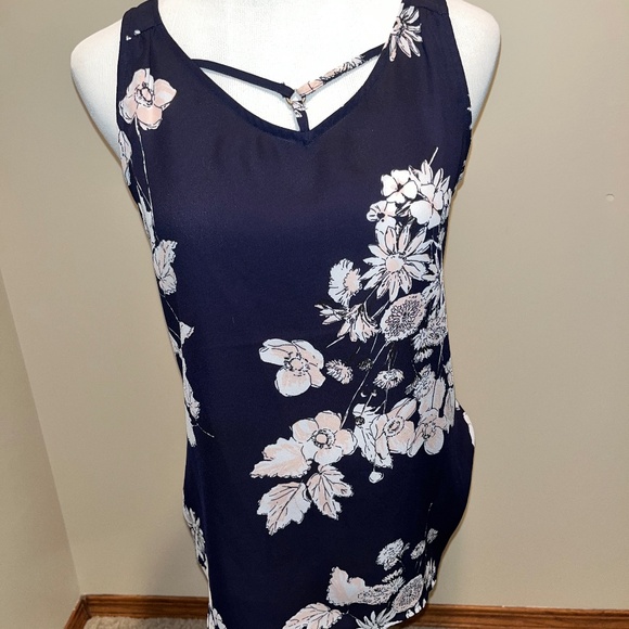 Floral sleeveless blouse - Picture 1 of 4